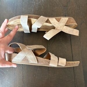 Comfortiva Beige Gardena Leather Sandals Women’s Size 11